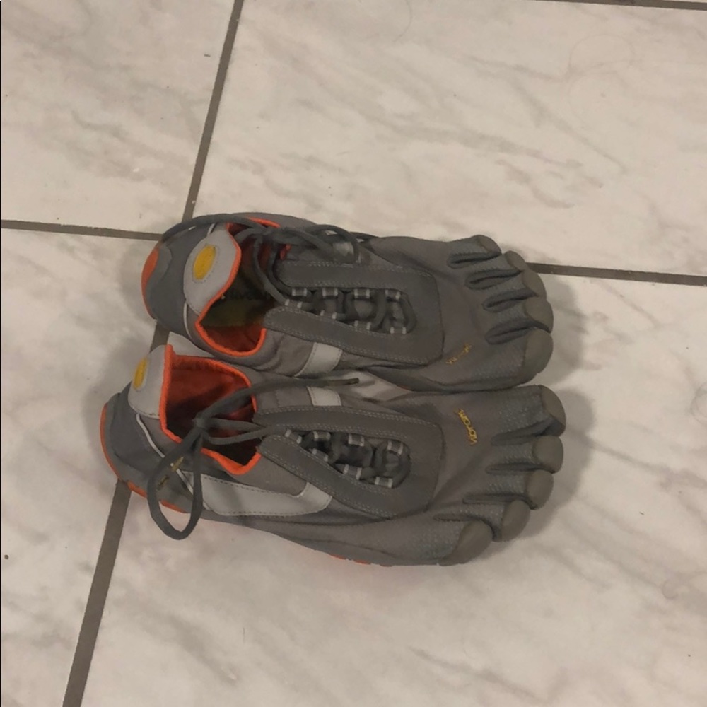 Vibram 5 toe shoes